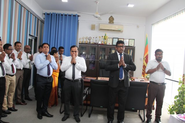 මොනරාගල දිස්ත්‍රික් ලේකම් කාර්යාලයේ නව දිසාපතිතුමා තම රාජකාරී කටයුතු ආරම්භ කිරීම